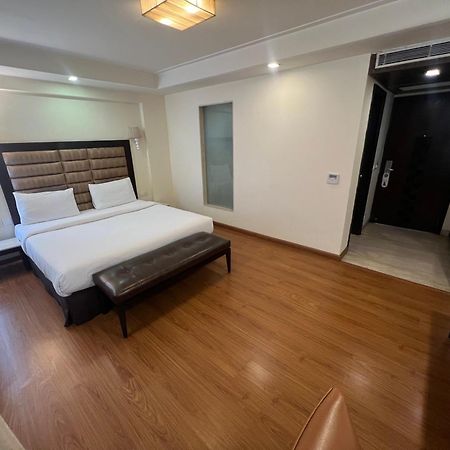 Madhuban Hotel , Нью-Дели Экстерьер фото