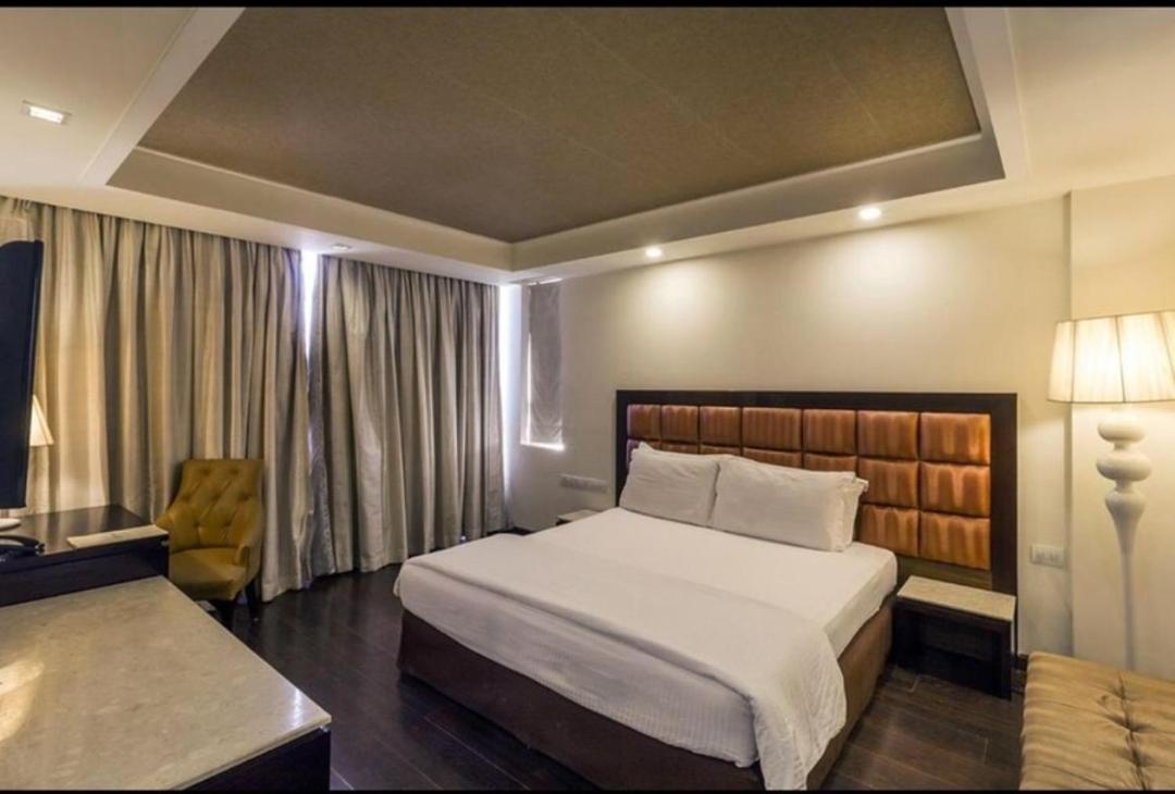 Madhuban Hotel , Нью-Дели Экстерьер фото
