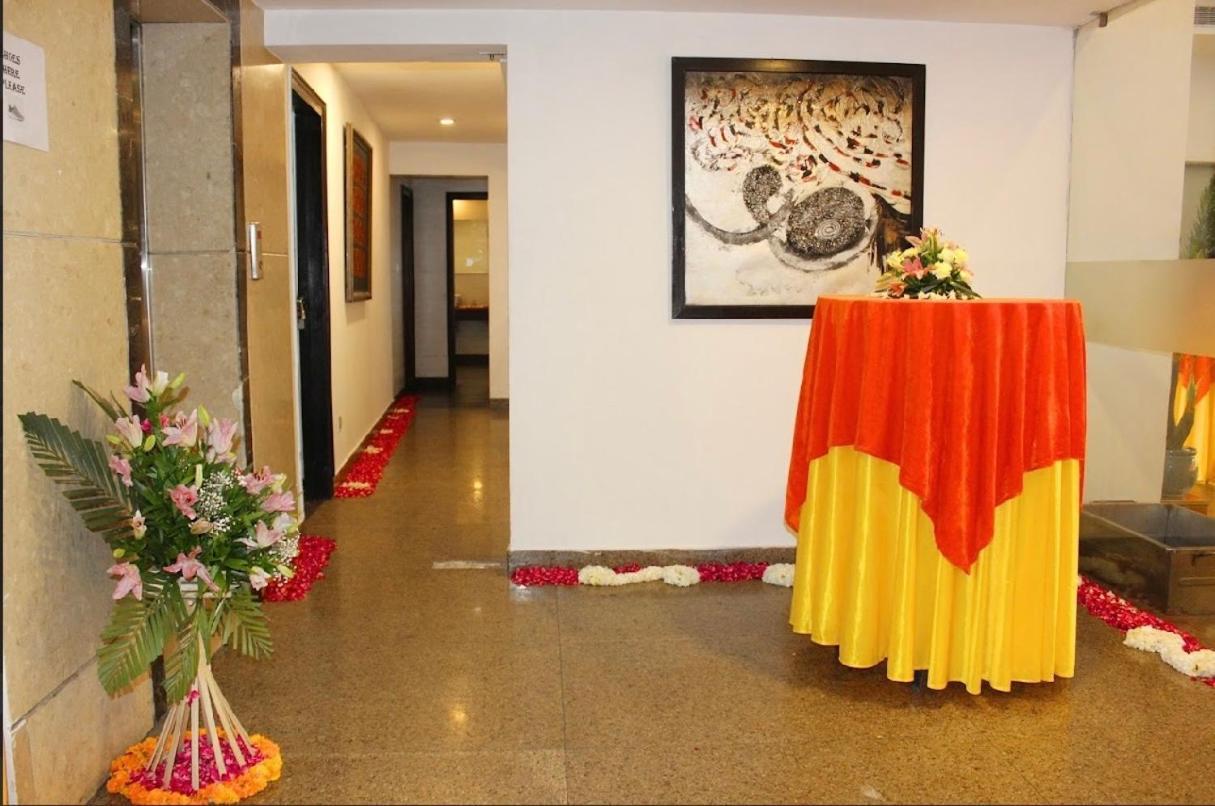 Madhuban Hotel , Нью-Дели Экстерьер фото