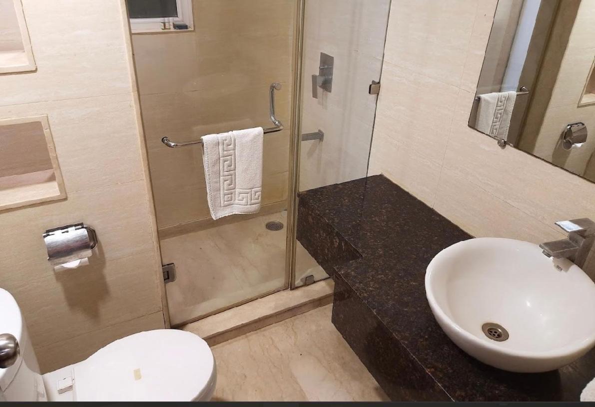 Madhuban Hotel , Нью-Дели Экстерьер фото