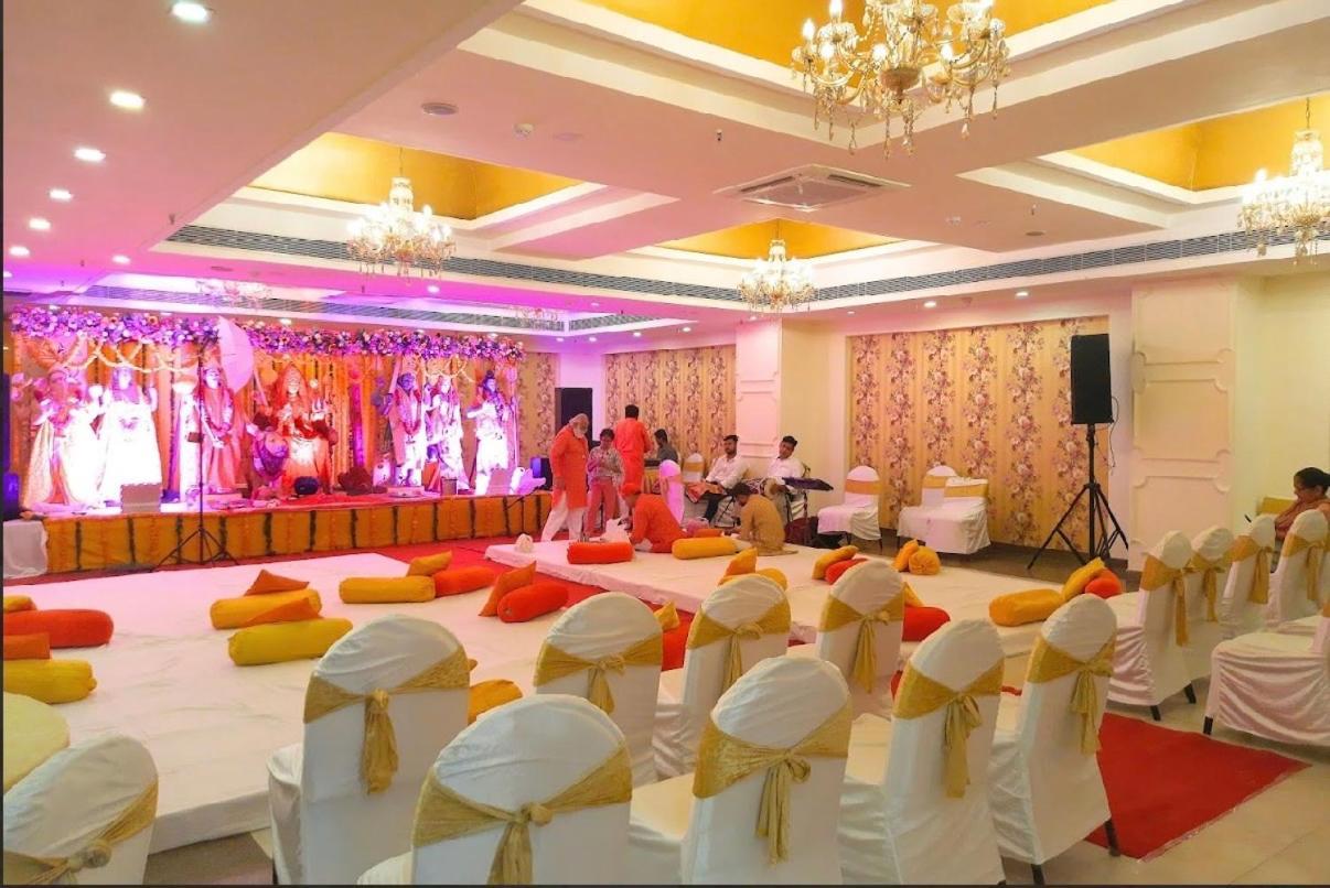 Madhuban Hotel , Нью-Дели Экстерьер фото