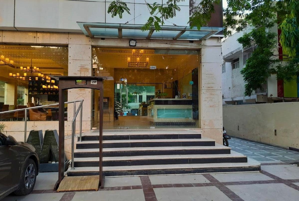 Madhuban Hotel , Нью-Дели Экстерьер фото